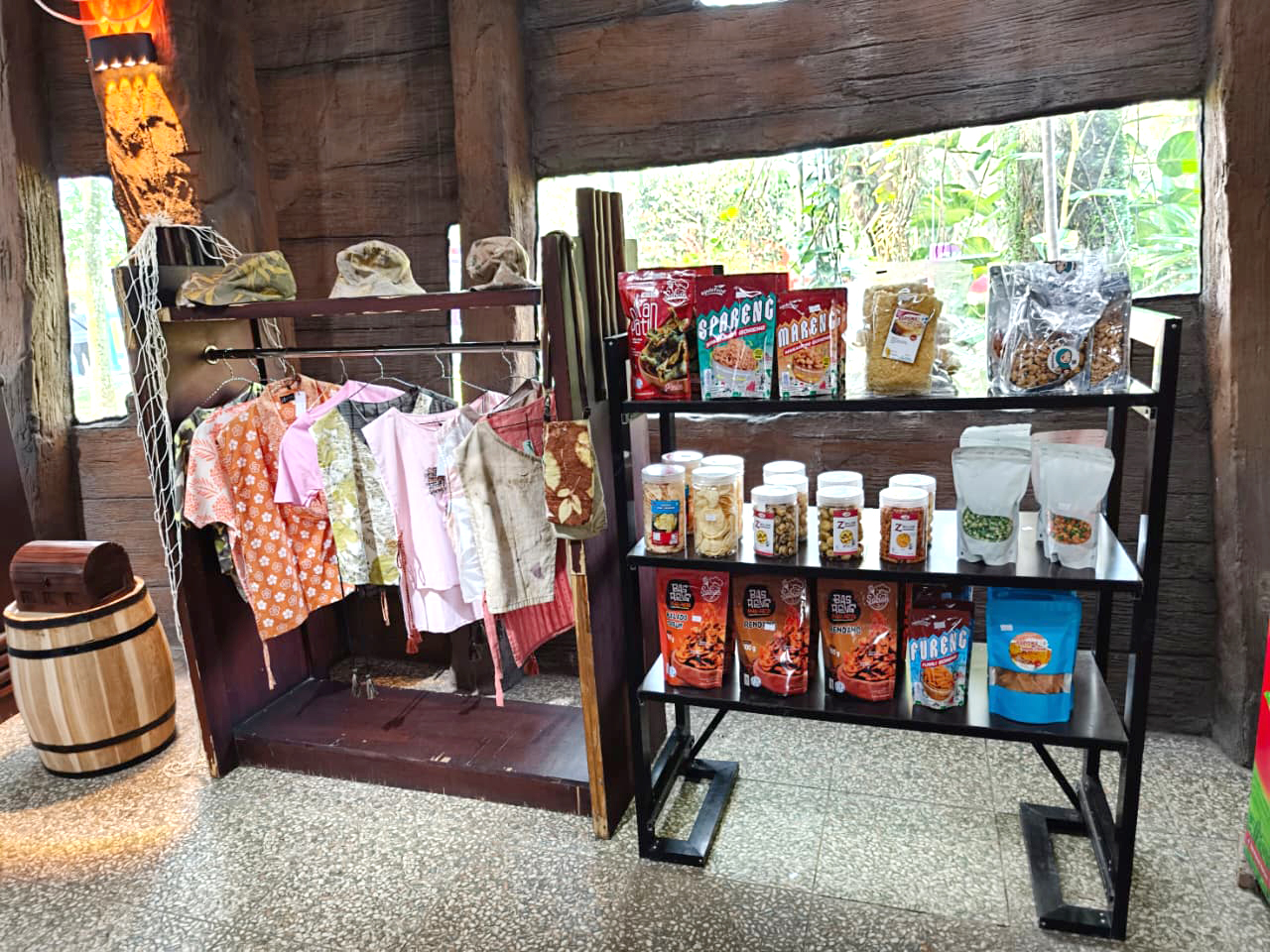 Audiensi ke Water Kingdom Mekarsari bertemu dengan Ibu Direktur beserta Staf dan Tim APINDO Kab.Bogor. Alhamdulillah UMKM Binaan APINDO telah meliki 4 booth titip barang secara permanen dan akan segera membuka booth lagi oleh Bidang Organisasi dan UMKM.